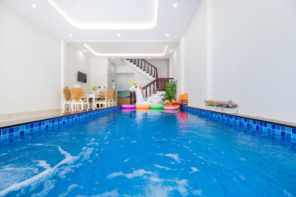 a swimming pool in a room with a swimming pool at Villa 5 Lạc Long Quân - Bãi Sau in Vung Tau