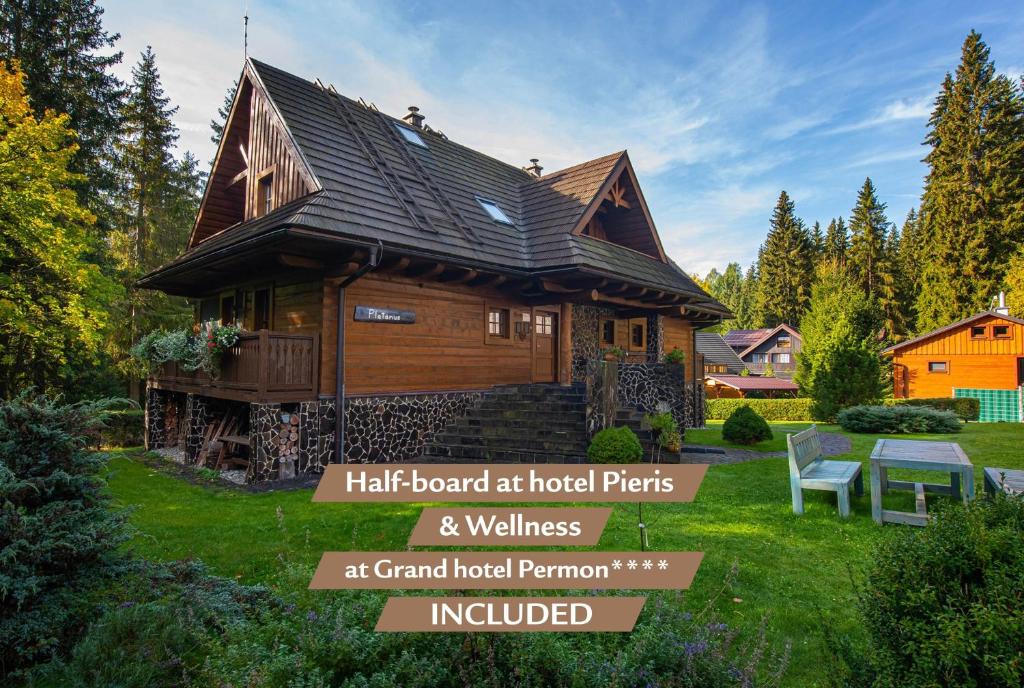 a small log house in a yard at Platanus by Hotel Pieris in Pribylina