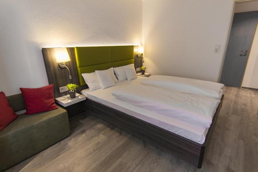 Postel nebo postele na pokoji v ubytování Insel-Hotel-Lindau