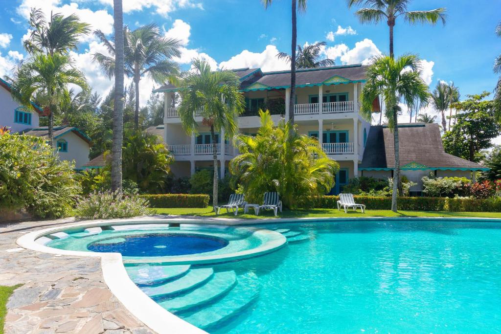 La alberca dentro o cerca de Hotel Playa Colibri
