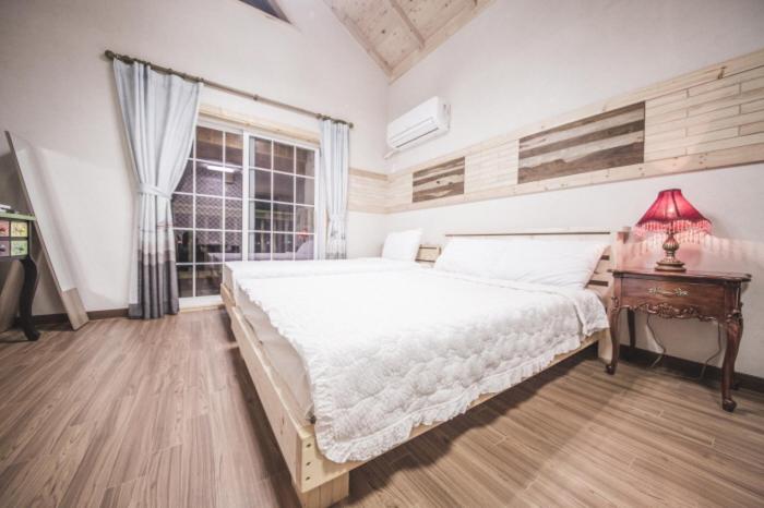 Postel nebo postele na pokoji v ubytování Red Windmill Pension