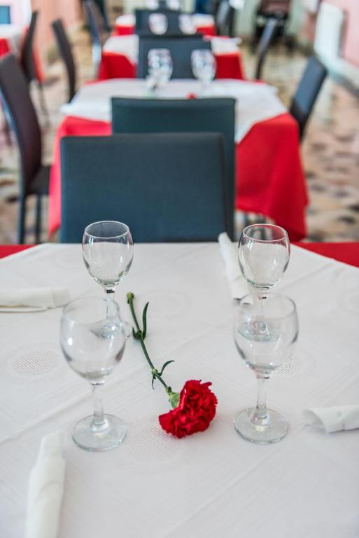 Reštaurácia alebo iné gastronomické zariadenie v ubytovaní Hostal La Pastora