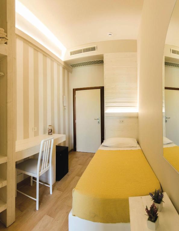 Postel nebo postele na pokoji v ubytování Mona Lisa Hotel