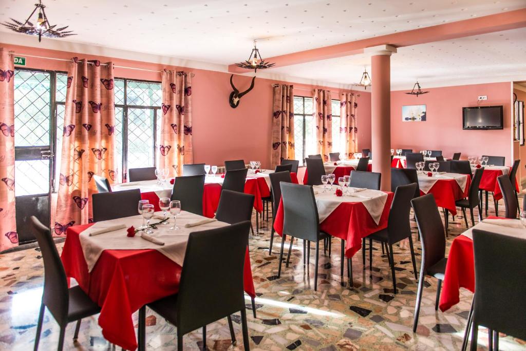 Televízia a/alebo spoločenská miestnosť v ubytovaní Hostal La Pastora