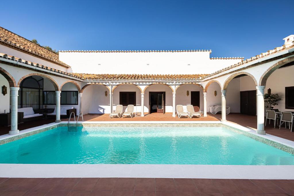 La Roca Rara - 8 Bedroom Villa