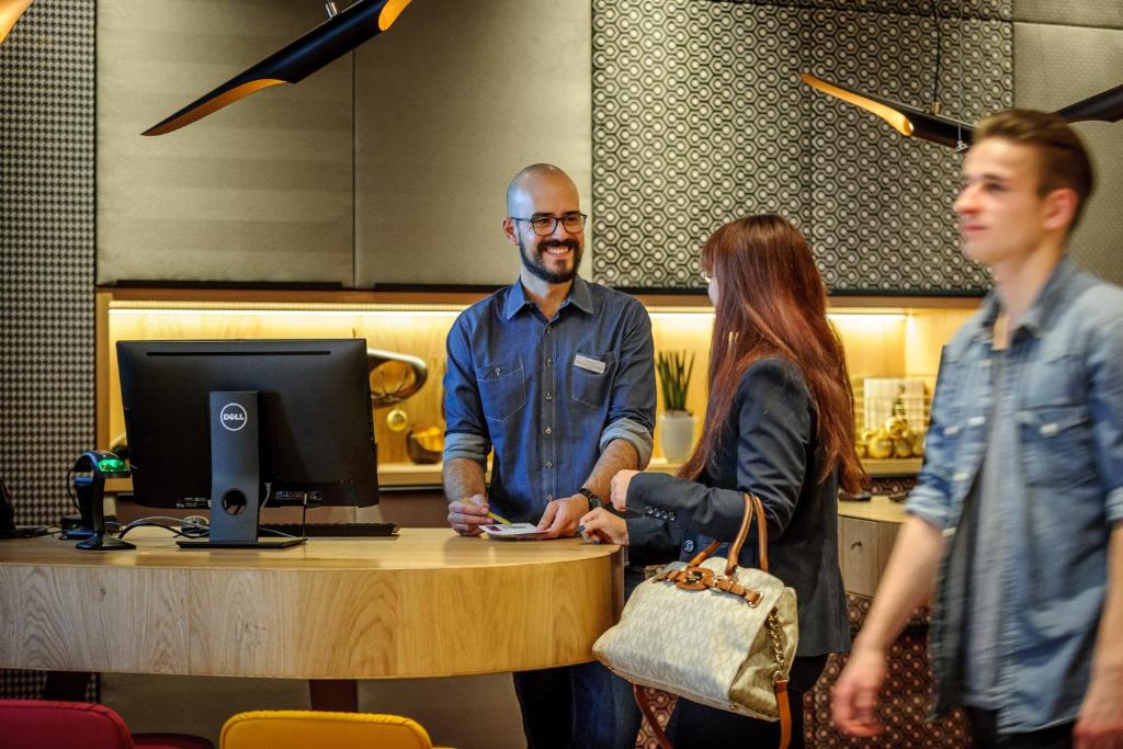 Hosté ubytování MERCURE Hotel Berlin Wittenbergplatz