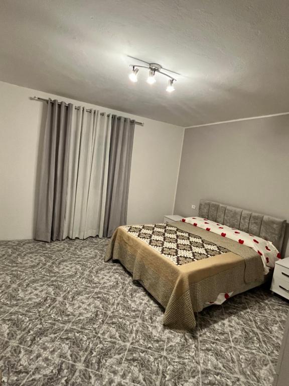 a bedroom with a bed in a room at Villa serenità in Tirana