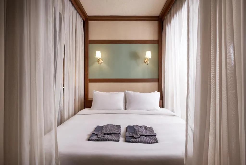 One-Bedroom Emperor Suite - Adult Only