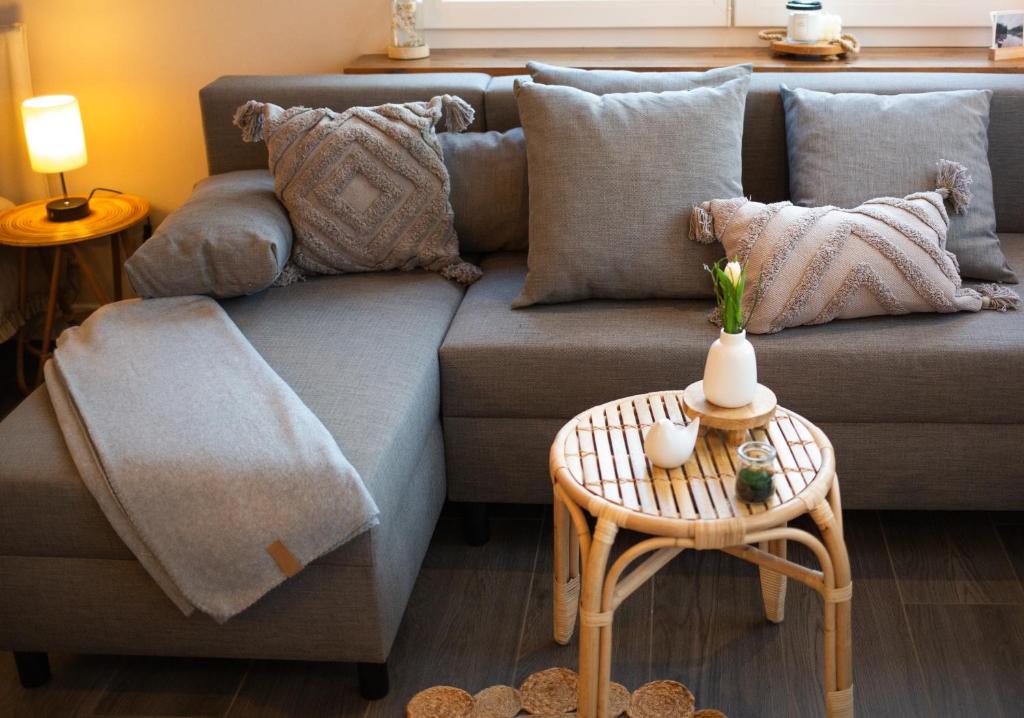 a living room with a couch and a table at Ferienwohnung Saarglück in Merzig