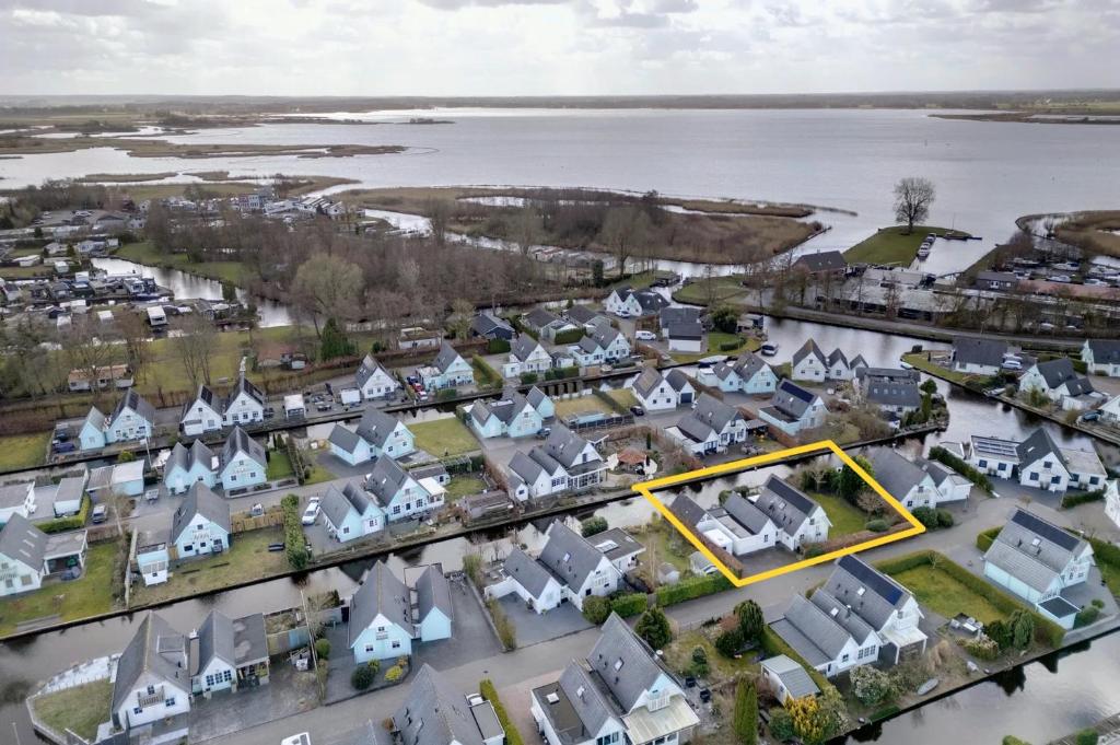 an aerial view of a town with houses at Vrijstaande luxe Finse blokhut 2-6 pers in Kropswolde