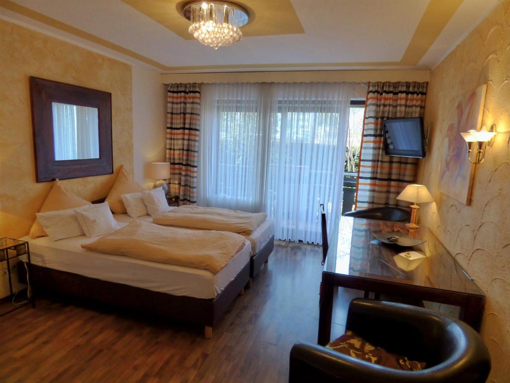 Postel nebo postele na pokoji v ubytování Hotel Engelhof
