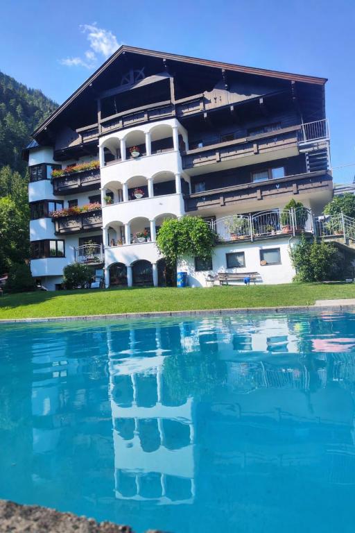 a building with a pool of water in front of it at Gasthof Grünsbach in Münster
