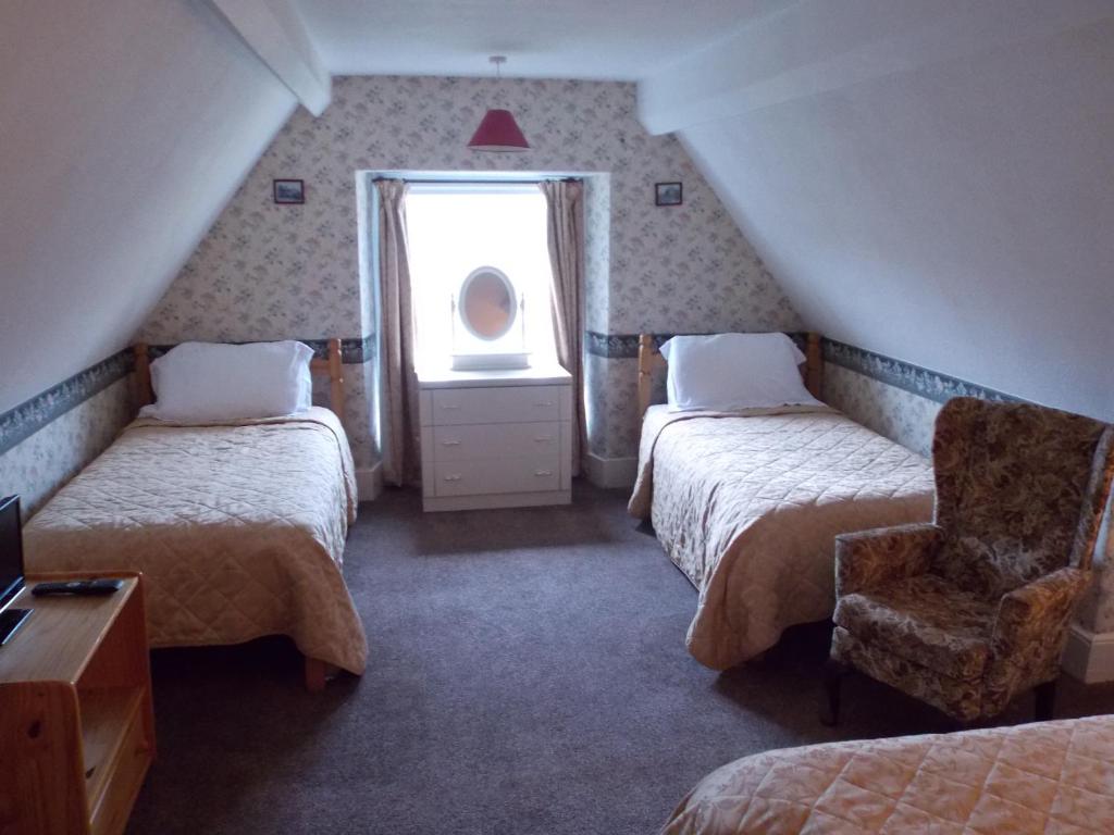 The Darnley Hotel - Quadruple Room With Private External Bathroom