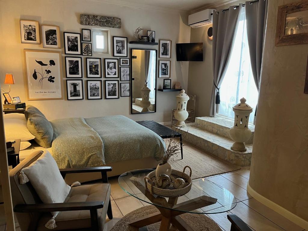 a bedroom with a bed and a mirror and a chair at Villa Basilicata in Pedale