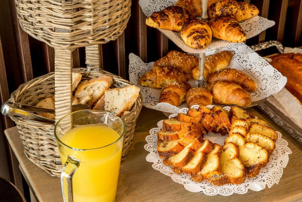 The B Place - Resim 37