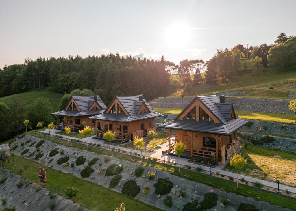 an overhead view of a row of houses on a hill at Zacisze Anioła in Łobozew