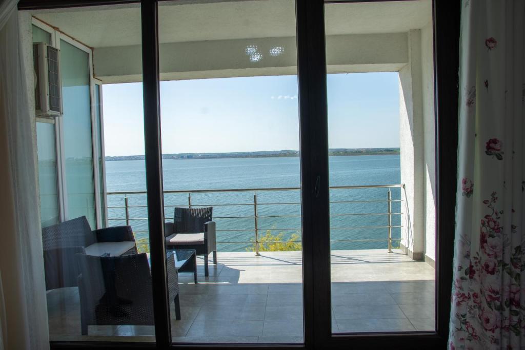a room with a view of the ocean from a balcony at Lamera Residence Mamaia - Apartamente cu 1-2-3 camere cu acces si vedere la lac in Mamaia