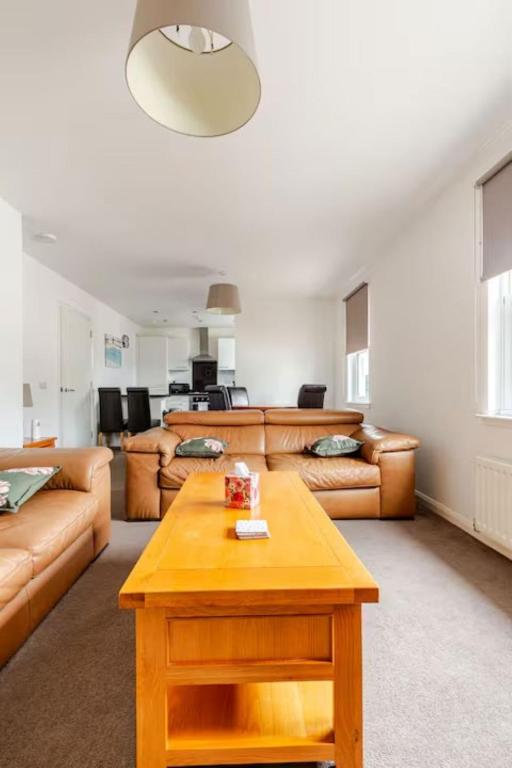 Irvine Harbor Apartments - Housity