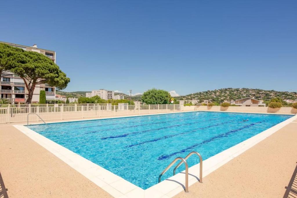 Apt in Sainte-Maxime swimming pool and tennis