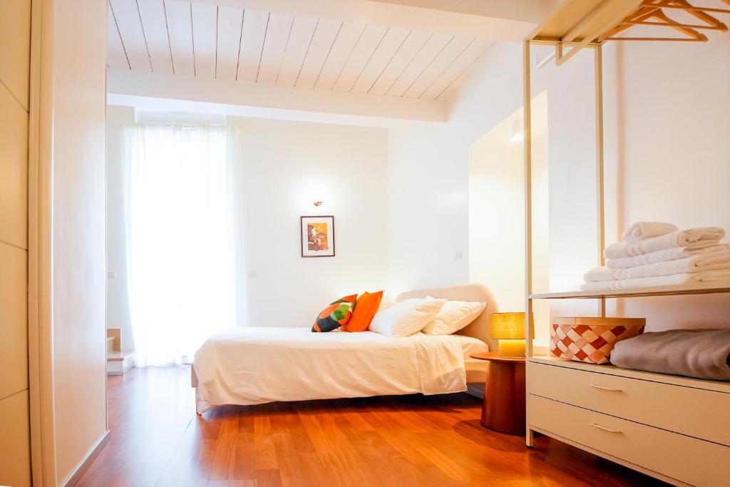 a bedroom with a bed and a mirror at Boemondo 33 in Bari