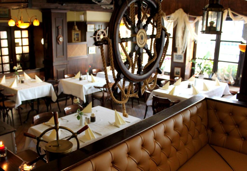 Restaurace v ubytování Gasthaus Zur Fähre