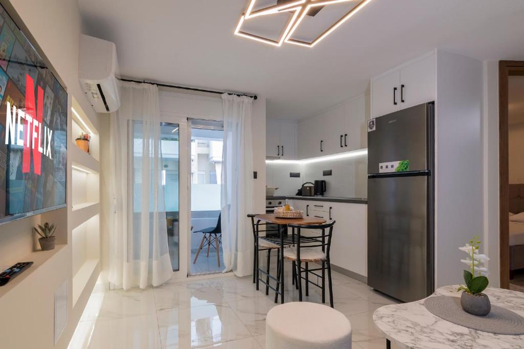Peonia Apartment II Modern Stay with Balcony Near Old Town