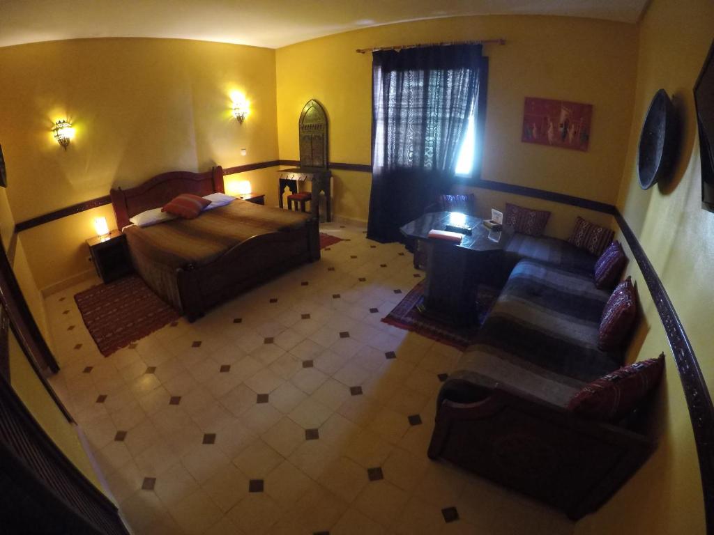 Postel nebo postele na pokoji v ubytování Riad Zahra