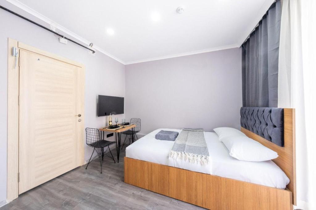 a bedroom with a bed and a desk with a television at Meryem Ana House in Mardin