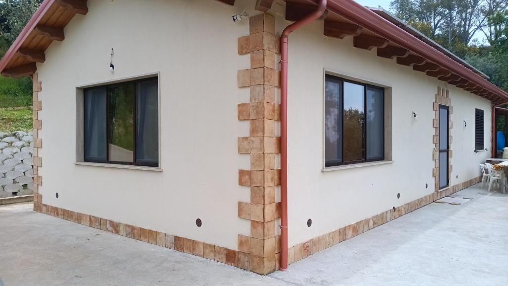 a house with two windows on the side of it at Casa vacanze San Gianni in Ardore Marina