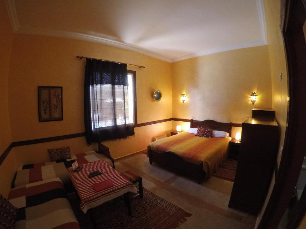 Postel nebo postele na pokoji v ubytování Riad Zahra