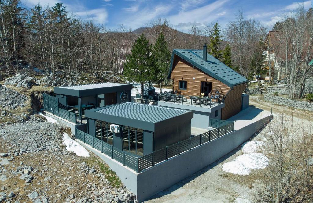 a cabin in the middle of a forest at Villa Dodo in Soboli