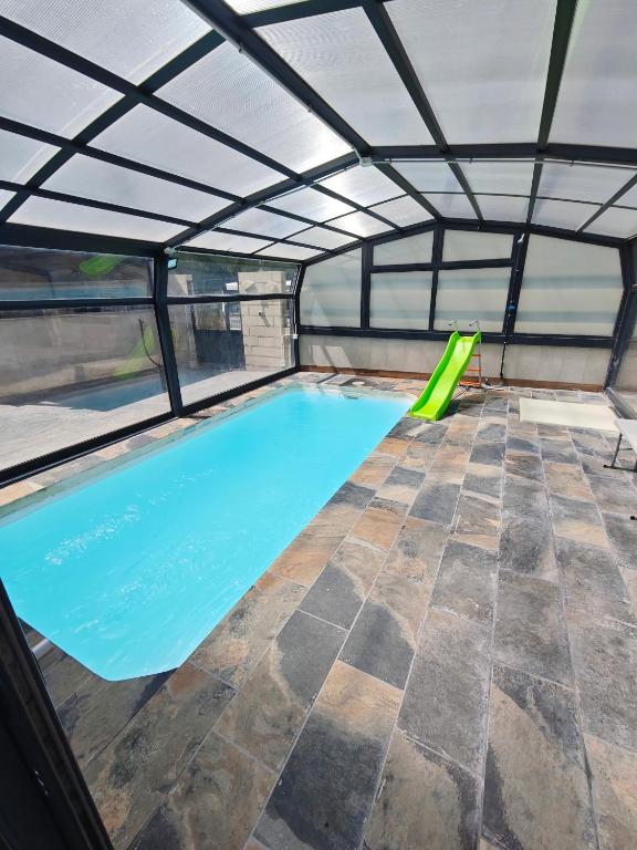 an indoor swimming pool with a roof at Paraiso del Alberche in Navaluenga
