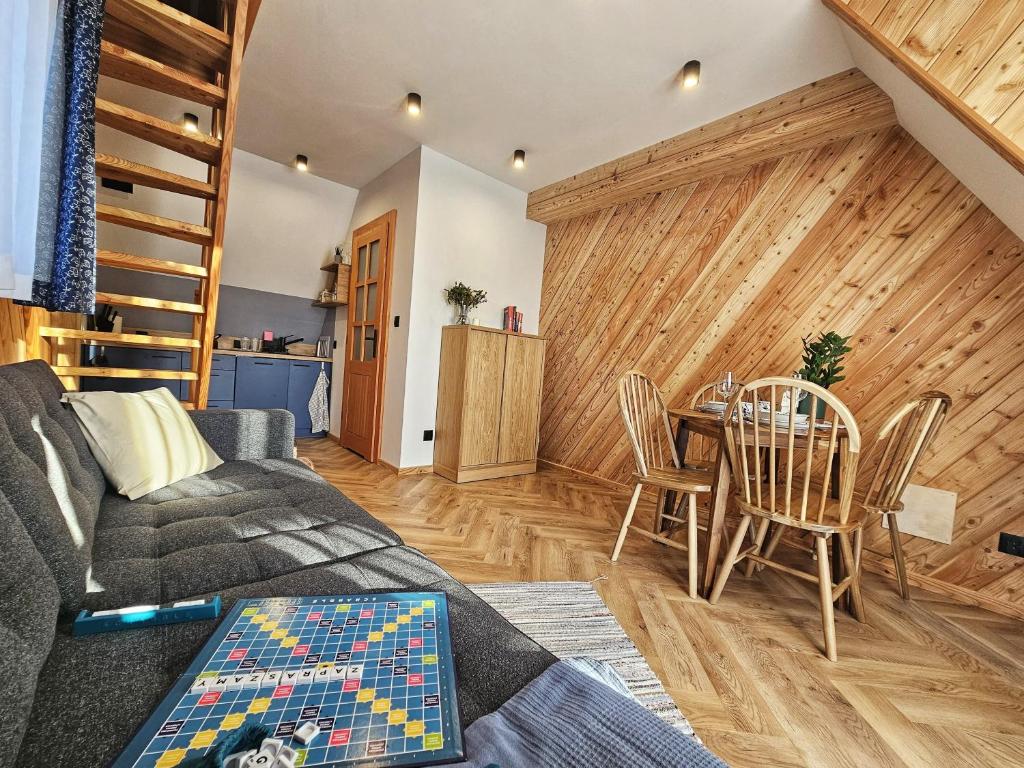 a living room with a couch and a table at Apartament Rysulówka 76 in Kościelisko
