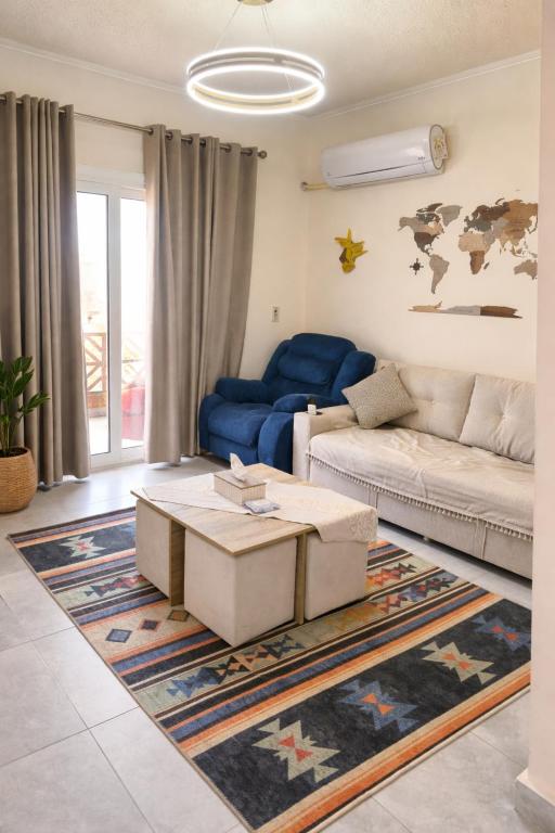 a living room with a couch and a table at la Hacienda Cozy Studio Chalet in Ras Sedr