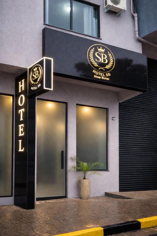 a restaurant with a sign on the side of a building at HOTEL SB Butia in Butiá