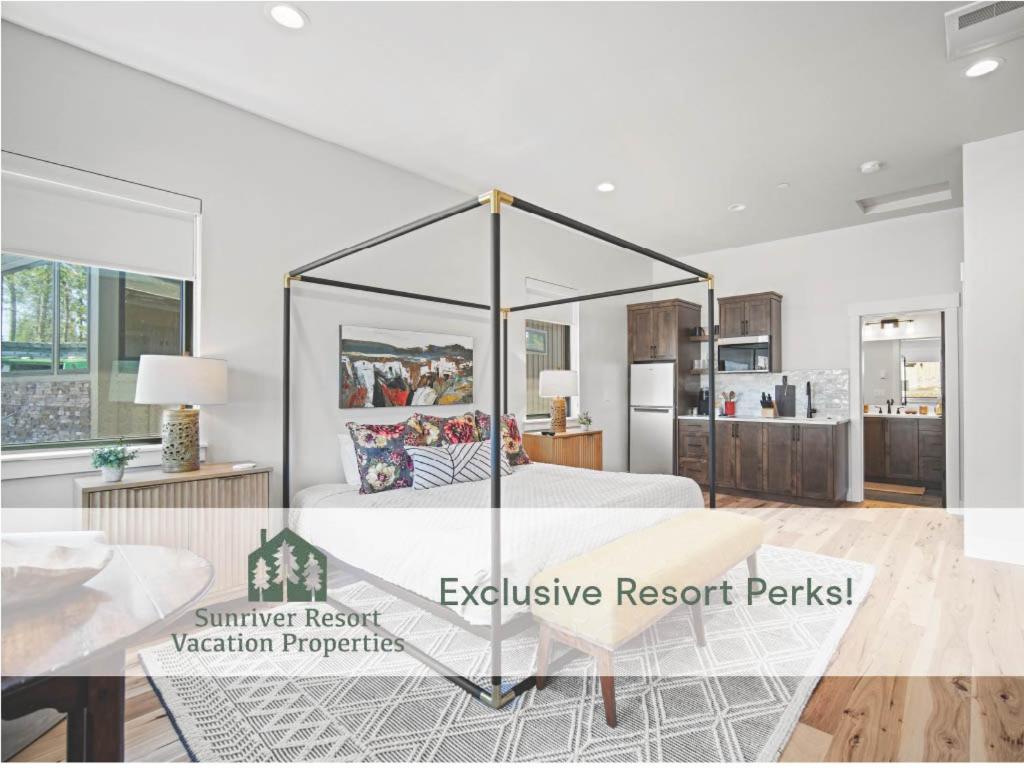 a bedroom with a large bed in a room at 18145-2 Forestbrook Loop in Bend