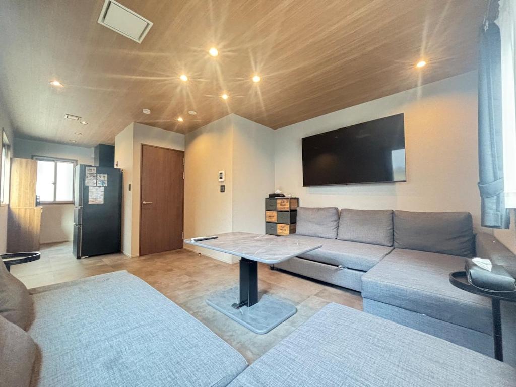 yotuya Arakicho-cho Residence Spacious 3BR Home Near Shinjuku for Families & Groups up to 8 Guests
