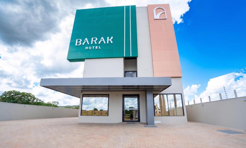 a building with a sign that reads barark motel at Barak Hotel in Nova Mutum
