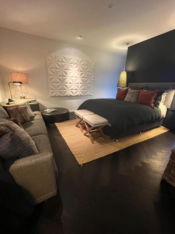 a bedroom with a bed and a couch at Oakwood Guesthouse in Berrima