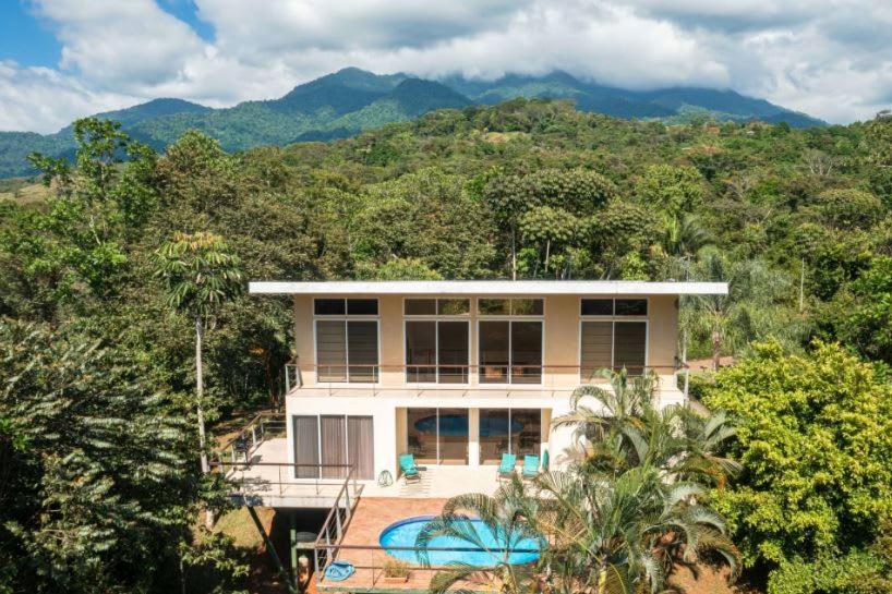 an aerial view of a house with mountains in the background at Casa de Fox - Confort en medio de la jungla! in Manuel Antonio
