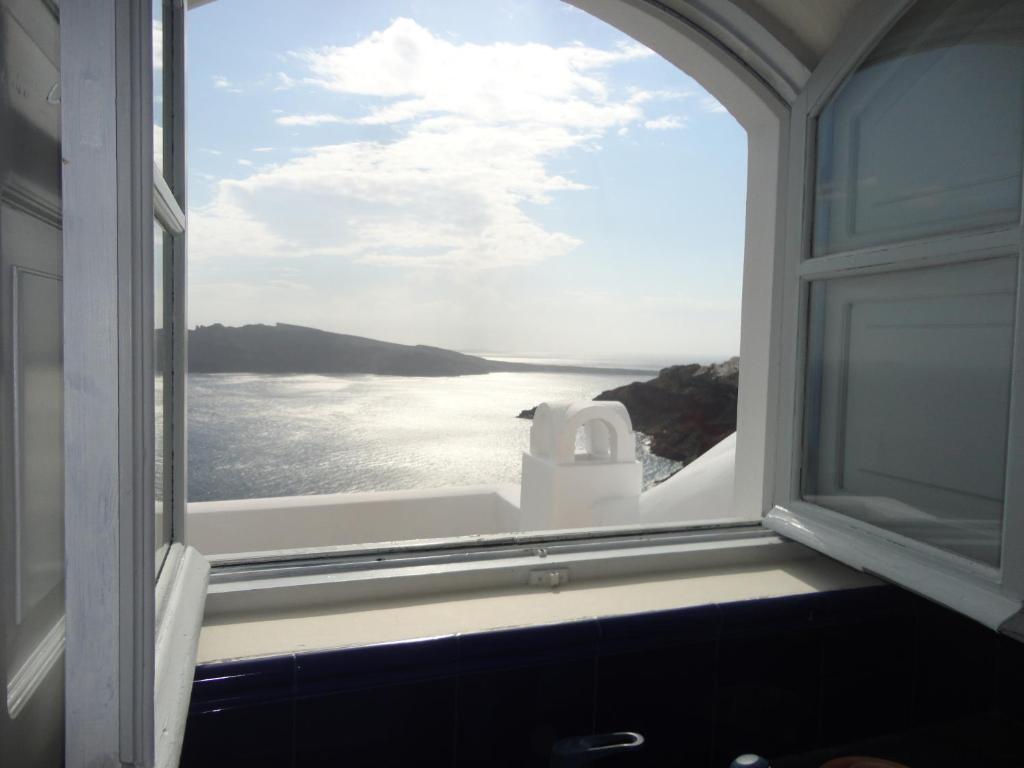 Captain John Houses Caldera View Oia - 10