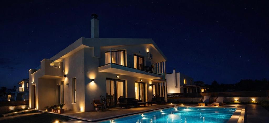 Arilena Exclusive Villa - 4BR with Private Pool by Villa Mana Gers