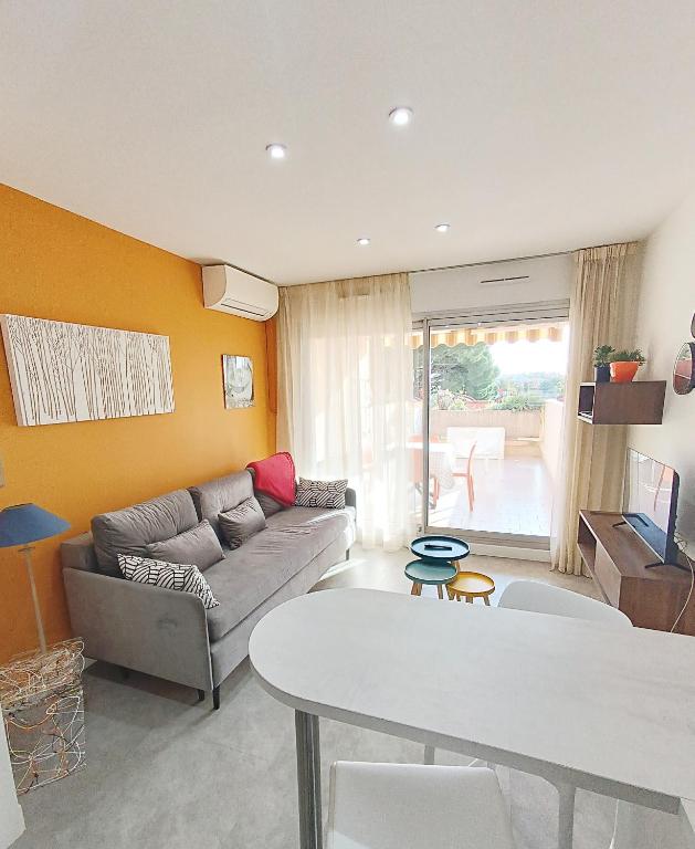 Parc Vélusine - T2 lumineux, 4 couchages, clim, terrasse, parking, 2 piscines&tennis