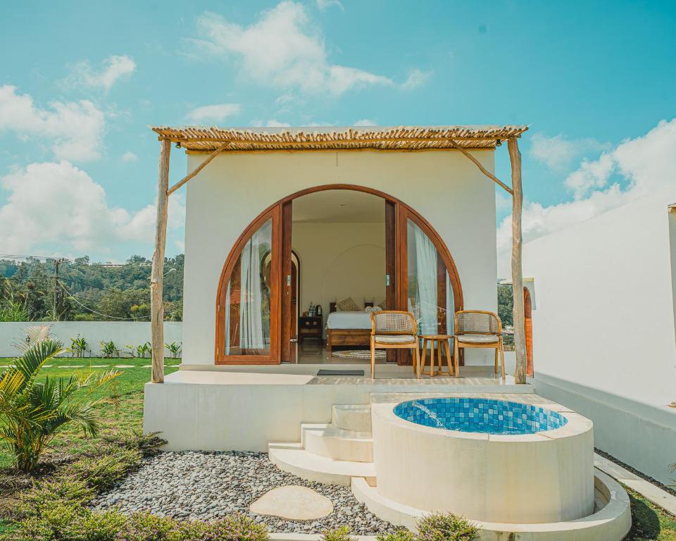 a villa with a swimming pool and a house at Star Hill Kintamani in Kubupenlokan