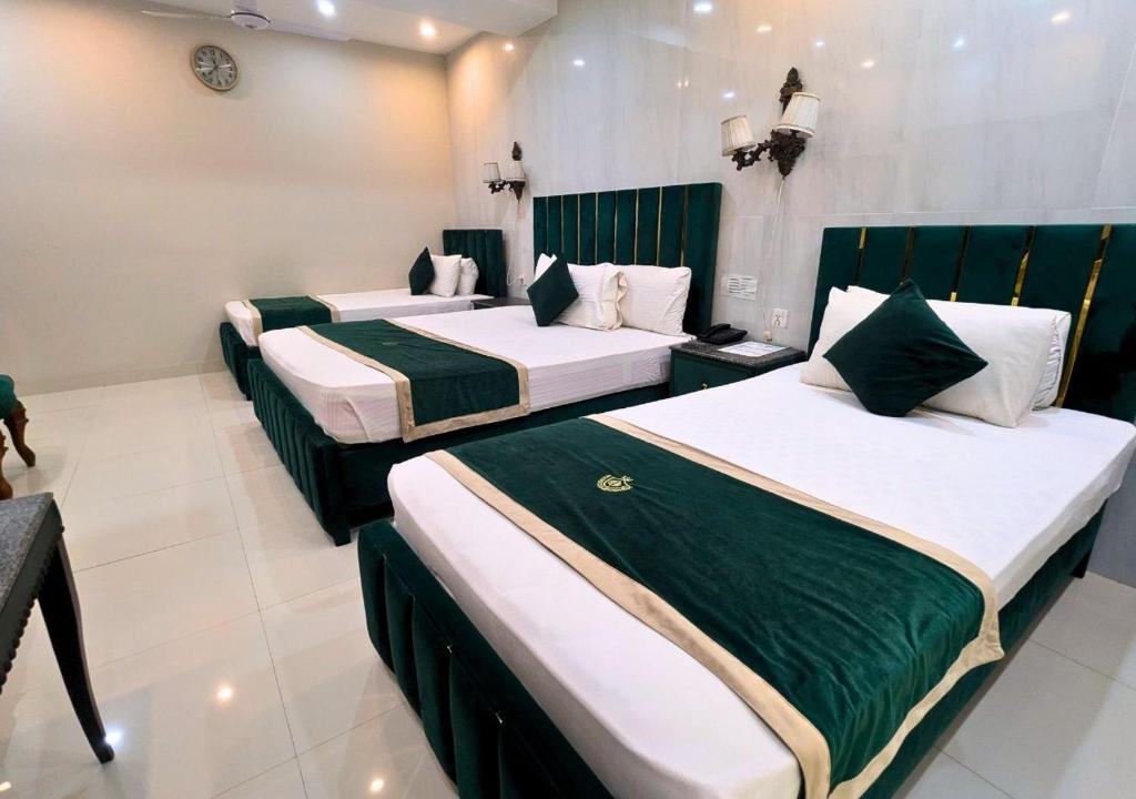 Golden One Hotel - Comfort Quadruple Room