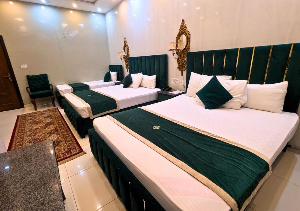 Golden One Hotel - Deluxe Family Room