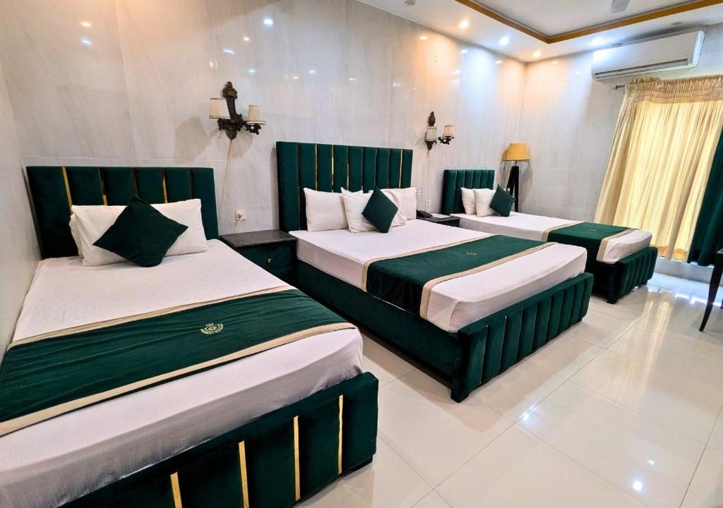 Golden One Hotel - Housity