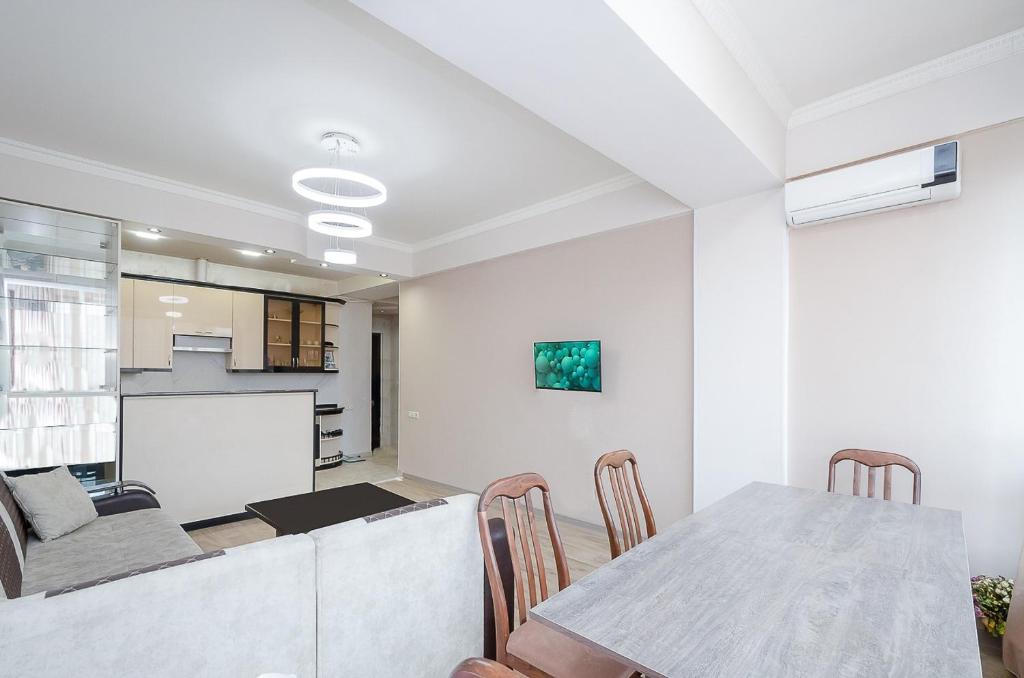 فضای داخلی 33 23 New building in the center of the capital در ایروان - تصویر ۳