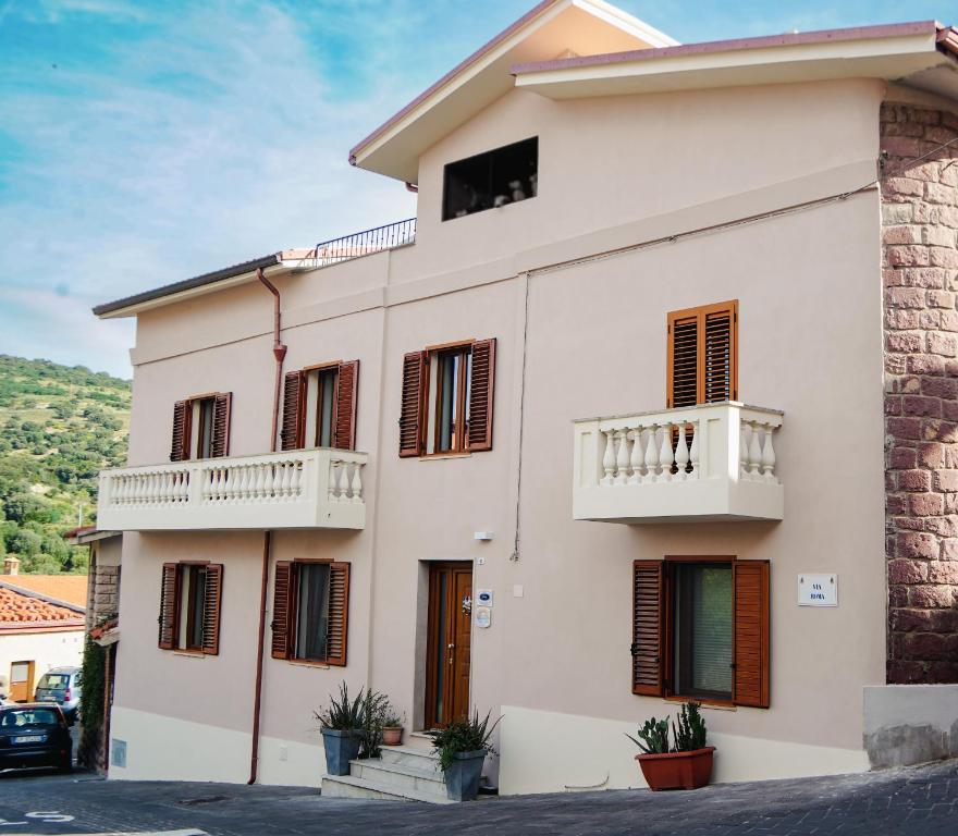 a white house with windows and balconies at ARCU DE CHELU - GUEST HOUSE in Modolo