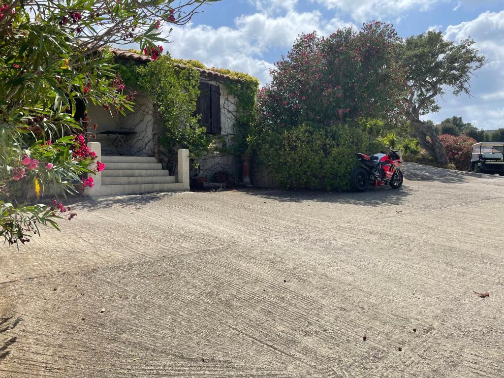 a motorcycle parked in front of a house at maison 50m plage in Belvédère-Campomoro
